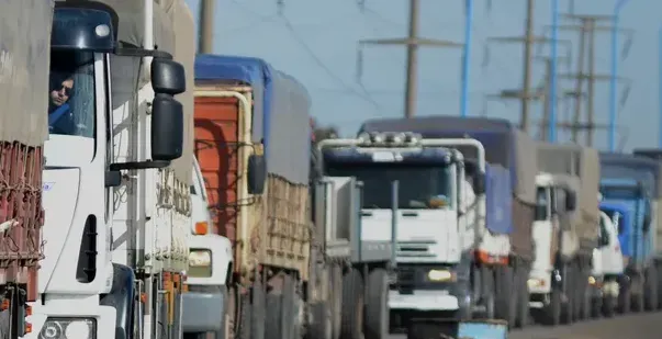 Caos vehicular en el cordón industrial: advierten importantes demoras por la llegada masiva de camiones
