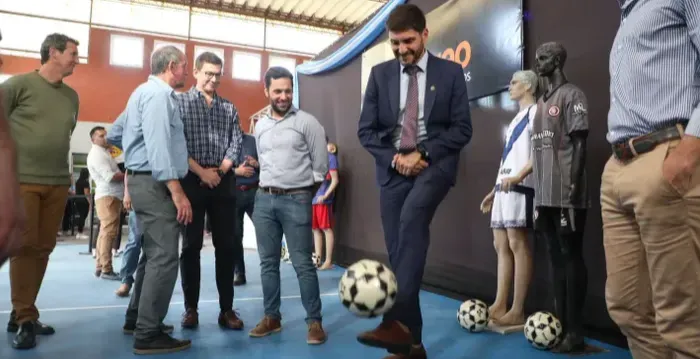 Pullaro inyecta $820 millones en Central y Newell's y usa los Juegos Suramericanos para tejer alianzas con el poder futbolístico de Rosario