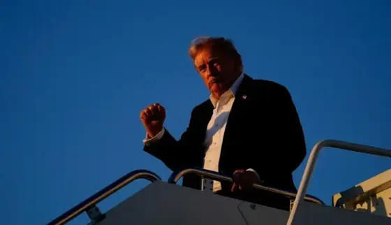 El laberinto legal de Trump en Ormuz: Por qué falló el 